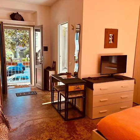 Barbara House * Όπως